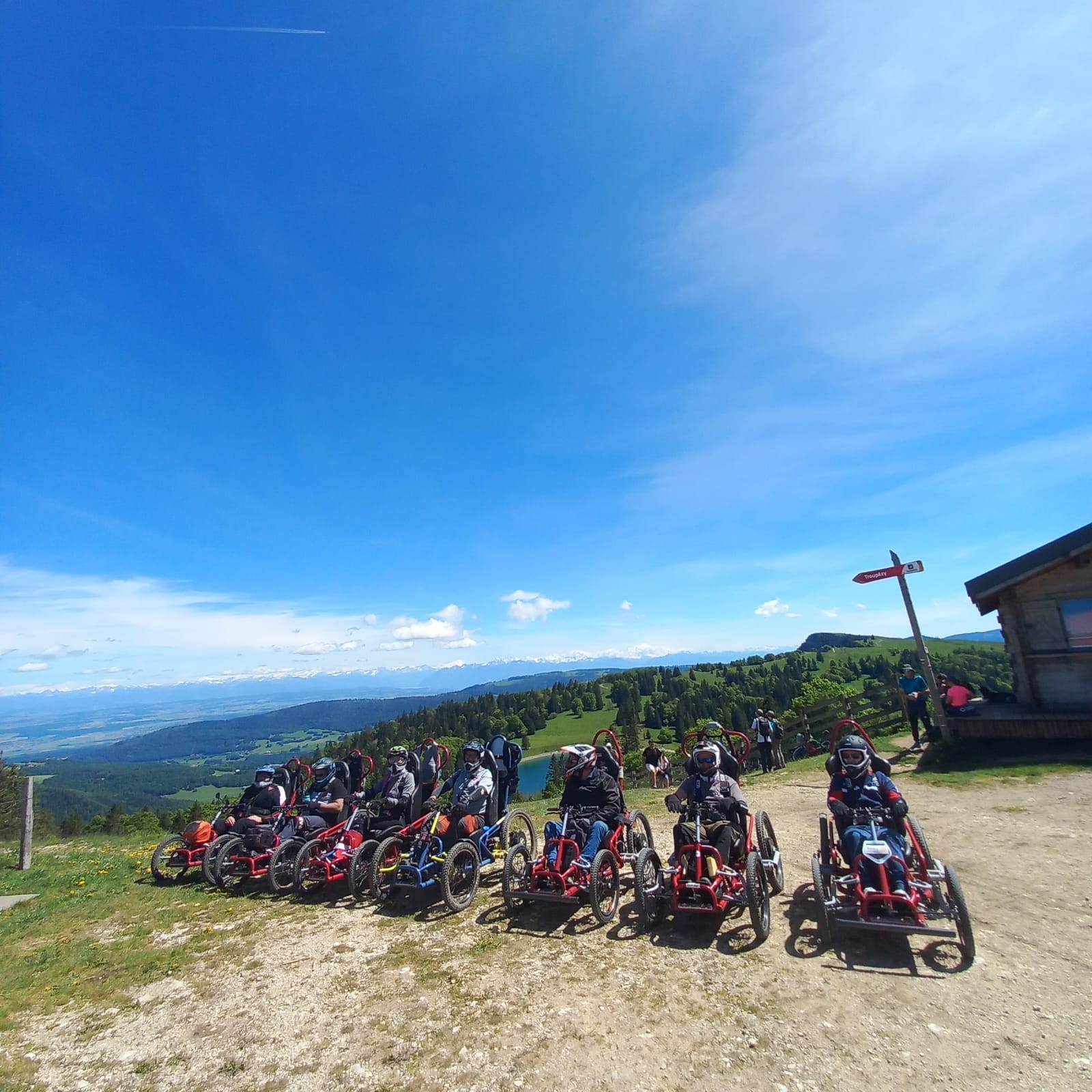 Envie de sensations, de dépaysement, de progresser en FTT ?

Le stage de perfectionnement de FTT revient en 2026, du 2 au 5 juillet prochains 🤩
👀 Votre objectif ? Le plaisir et l'autonomie, mais aussi la validation de votre niveau 3 de pilote.
👉 Calage, réglage des équipements et amélioration des trajectoires, gestion de l'engagement. Avec des descentes en station de VTT et une pratique en randonnée pour en prendre plein les mirettes !😎
Pratique partagée entre riders et rideuses FTT/VTT. 

🏡Hébergement et restauration prévus accessible PMR, vraiment ! En chambre partagée.
🚵‍♀Option de fourniture de matériel

🖊 Inscription https://www.helloasso.com/associations/federation-francaise-handisport/evenements/stage-ftt-2026
 #SportNature #Handisport #Inclusion #handisportofficiel #outdoorsports #highfive #vtt #FTT #Métabief2026 
@handisportofficiel @handisportteambfc